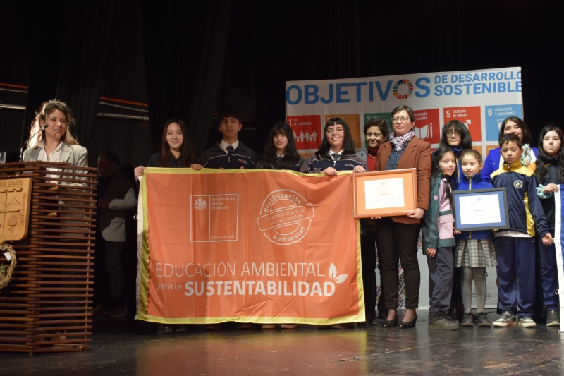 Colegio Salesiano de Puerto Montt fue reconocido con la certificación Medioambiental en nivel medio